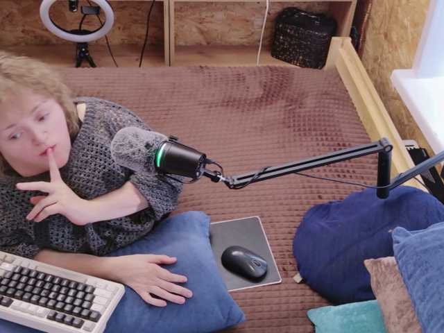 Julia-79 live cam on BongaCams