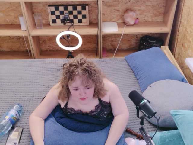 Julia-79 live cam on BongaCams