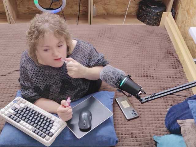 Julia-79 live cam on BongaCams