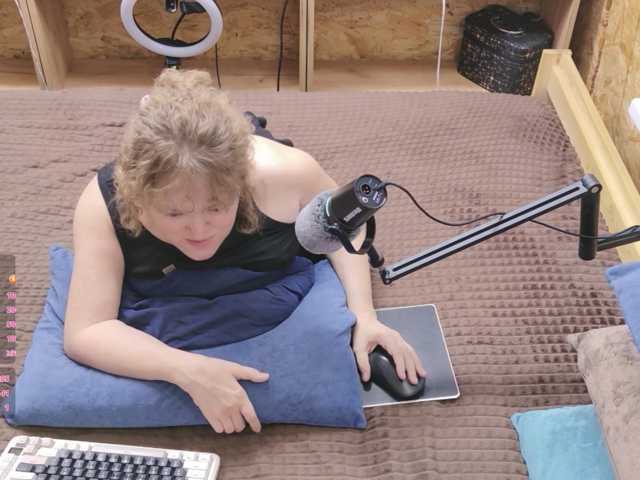Julia-79 live cam on BongaCams