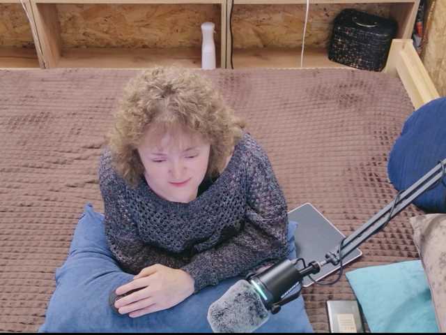 Julia-79 live cam on BongaCams
