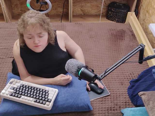 Julia-79, live now on BongaCams