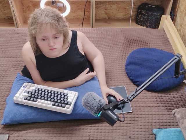 Julia-79 live cam on BongaCams