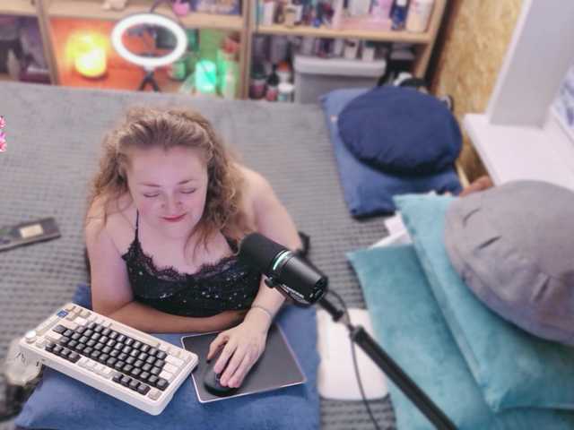 Julia-79's BongaCams show and profile