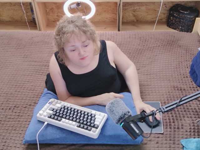 Julia-79 live cam on BongaCams