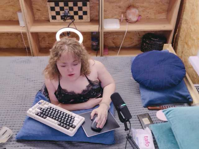 Julia-79 live cam on BongaCams