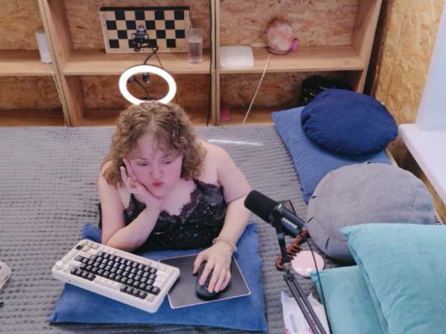 Julia-79 live cam on BongaCams