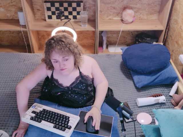 Julia-79, 25 y/o - Live Cam on BongaCams