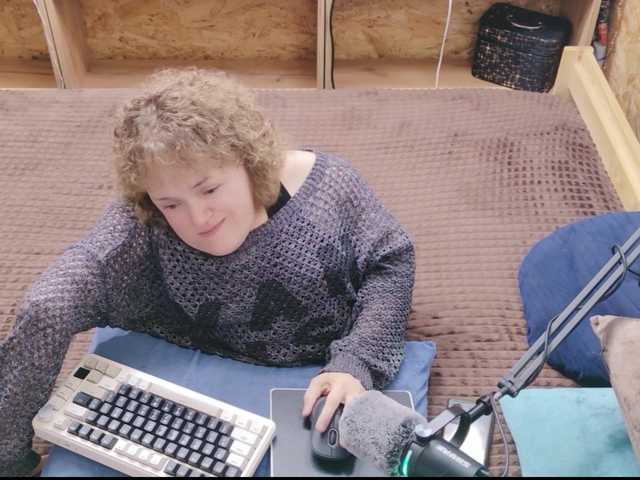 Julia-79 live cam on BongaCams