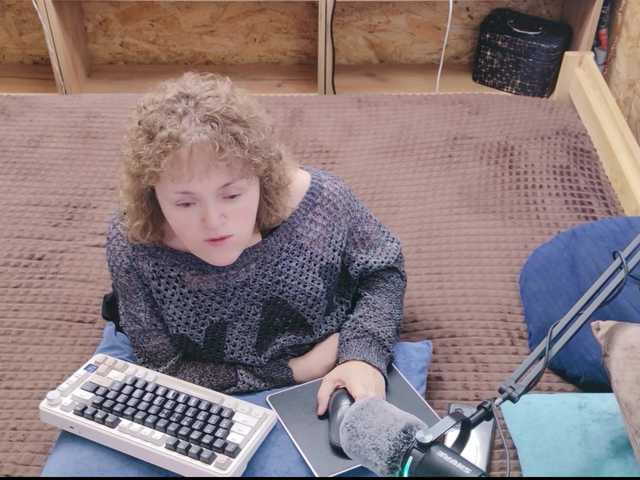 MiniNatali — live female cam