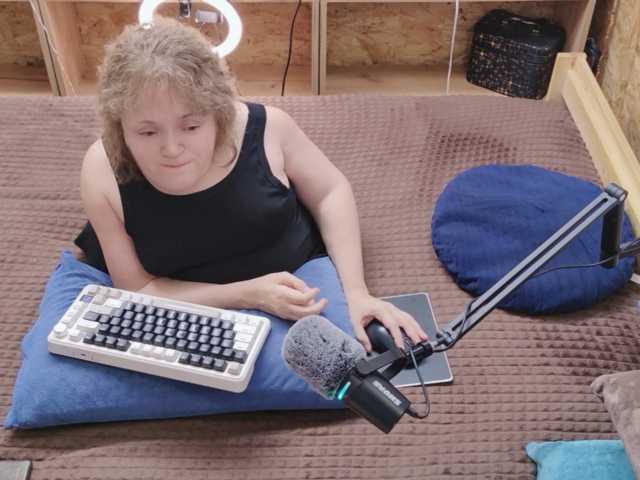 Julia-79 live cam on BongaCams
