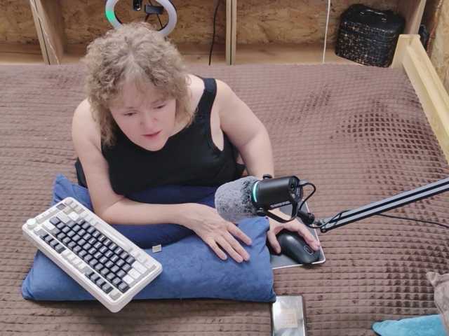 Julia-79 live cam on BongaCams