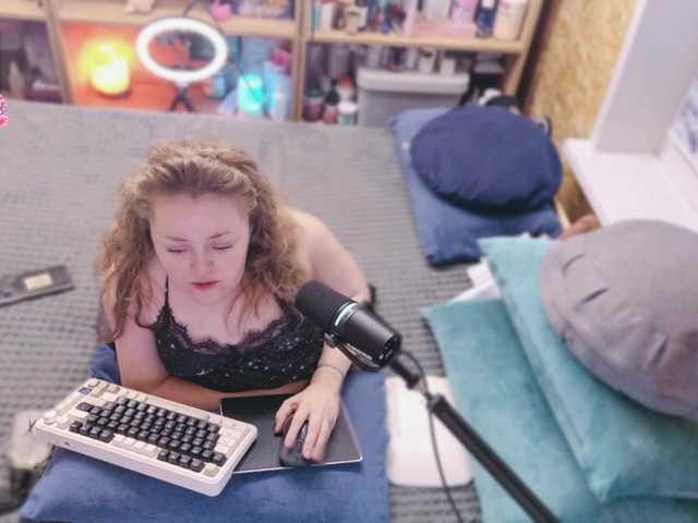 Julia-79's BongaCams show and profile