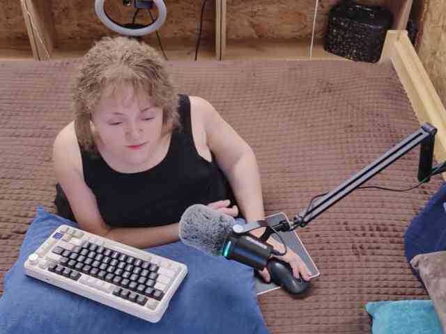 Julia-79 - Girl 