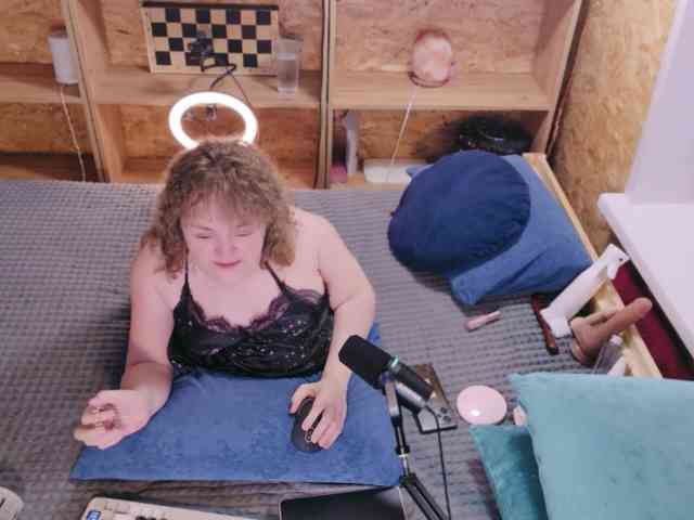 Julia-79 Live Webcam on BongaCams