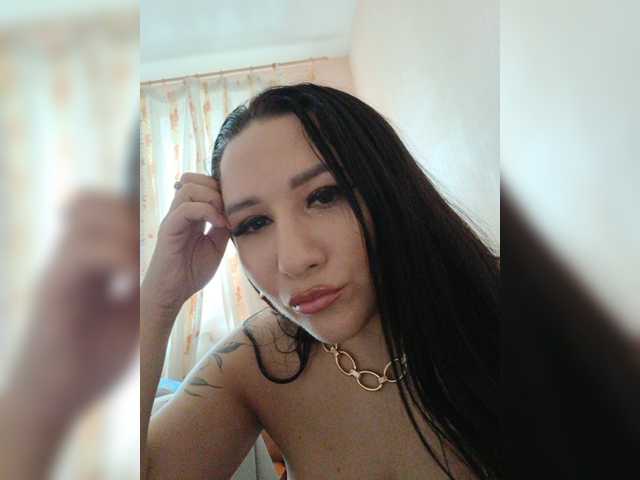 Sofa999, en directo ahora en BongaCams