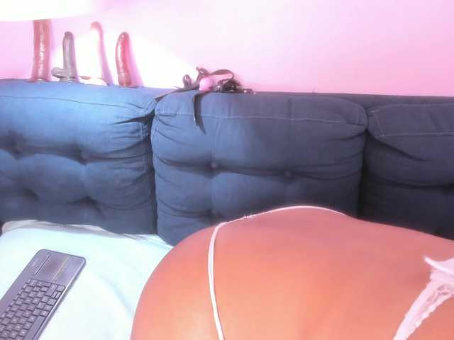 MissSoffiMorel live cam on BongaCams