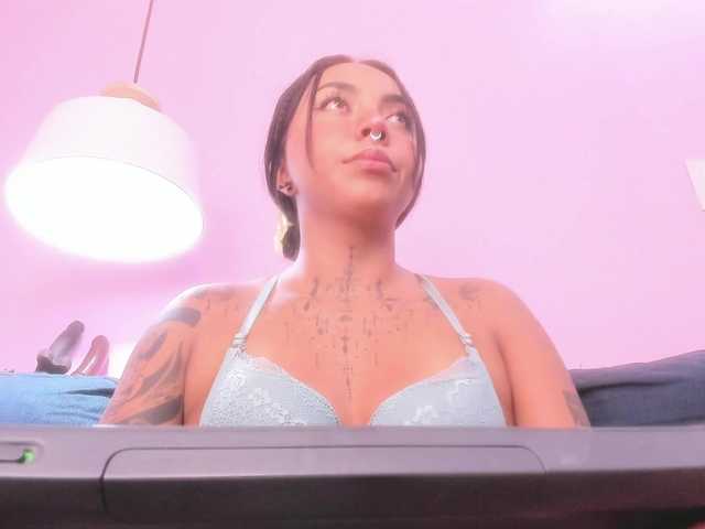 MissSoffiMorel live cam on BongaCams