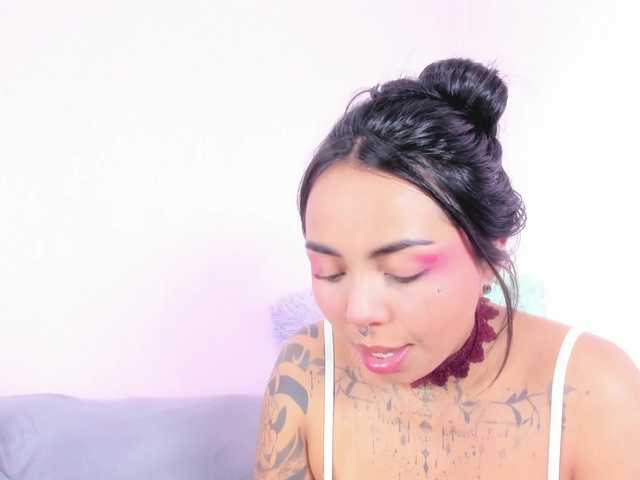 MissSoffiMorel live cam on BongaCams