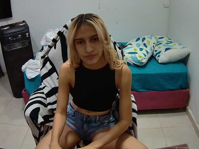 Laurishyness live cam on BongaCams