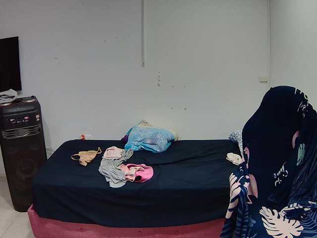 Laurishyness live webcam show