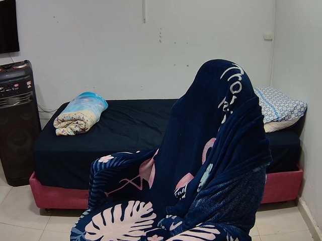 Laurishyness live webcam show
