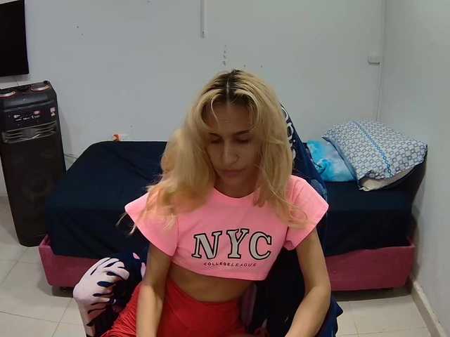 Laurishyness live cam on BongaCams