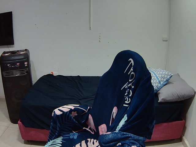 Laurishyness live on BongaCams