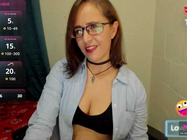 EmilyJunn's BongaCams show and profile