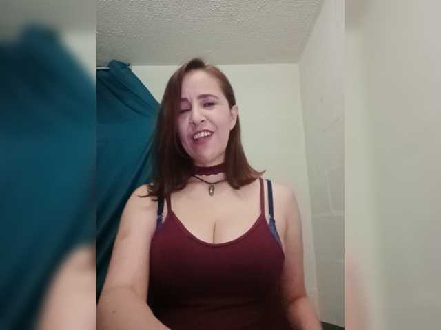 EmilyJunn live cam on BongaCams