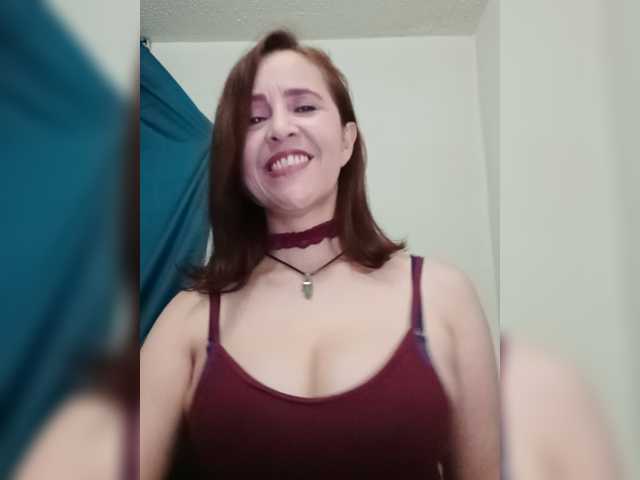 EmilyJunn live cam on BongaCams
