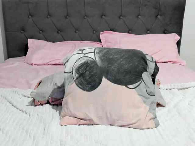 EllaSweet12 webcam