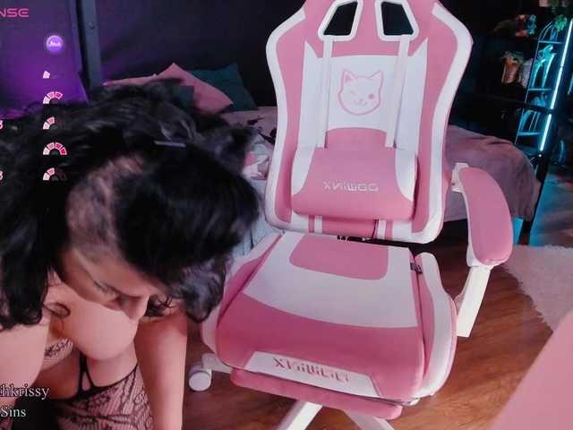 KrissySins ist ein aufregendes deutsches Camgirl, das dich live verführen wird