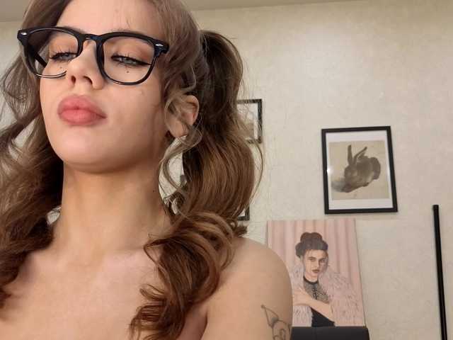 dolly-ll live cam on BongaCams