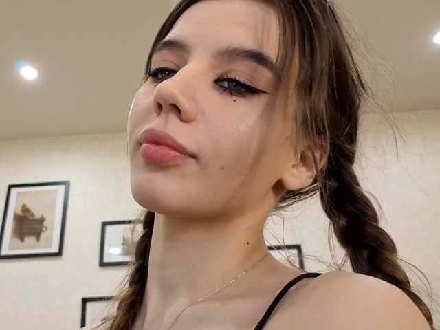 dolly-ll, live now on BongaCams