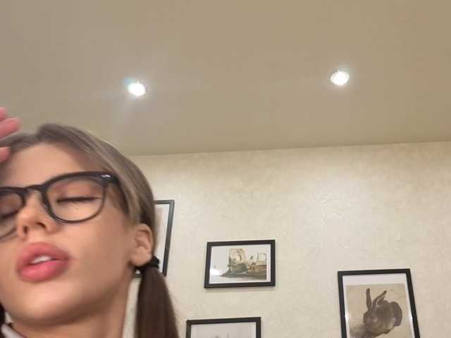 dolly-ll live cam on BongaCams