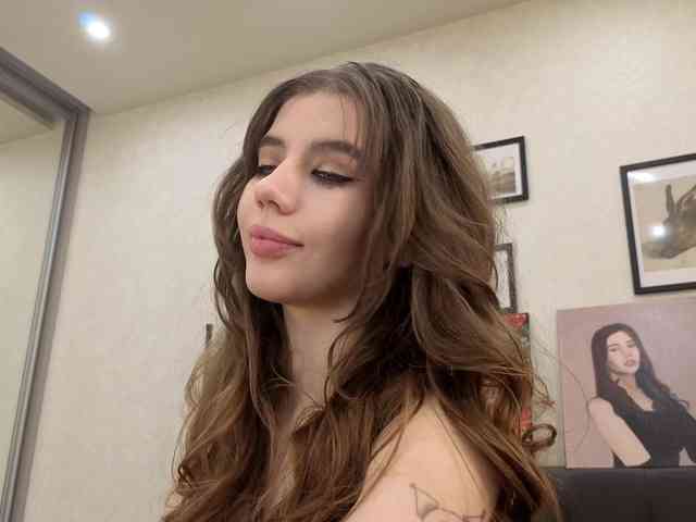 dolly-ll Live Webcam on BongaCams