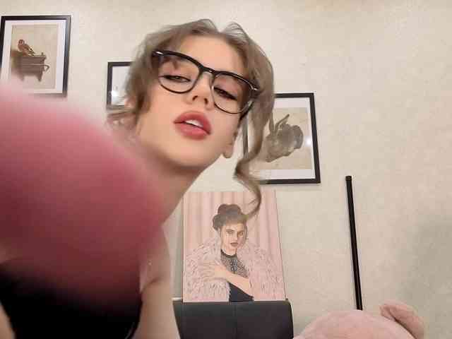 dolly-ll Live Webcam on BongaCams