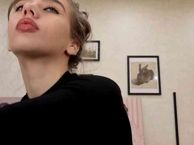 dolly-ll live female cam on bongacams