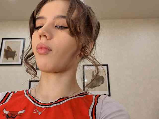 dolly-ll live female cam on bongacams