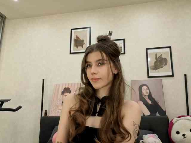 dolly-ll Live Webcam on BongaCams