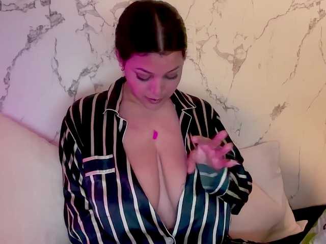 MarcellaGriffin live cam on BongaCams