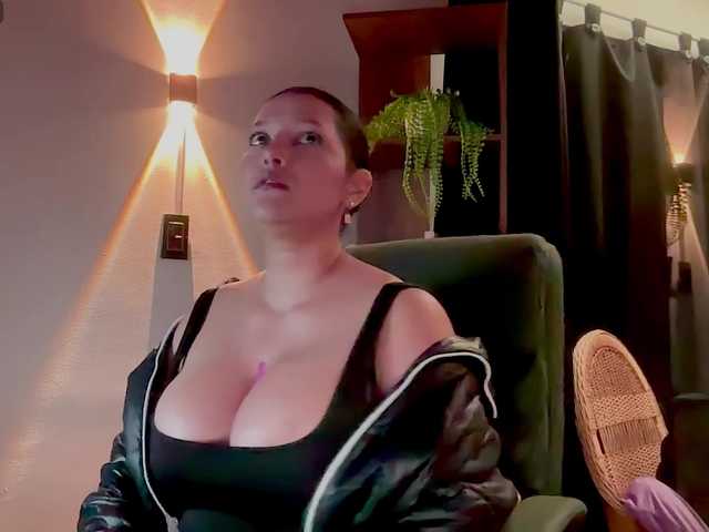MarcellaGriffin live cam on BongaCams