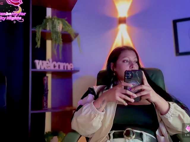 le modèle MarcellaGriffin est en webcam porno dans un show sur le site bongacams, il possède les tags suivants: Latino/Hispanic,Brunette,Shaved