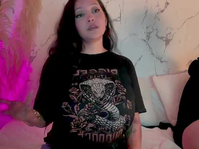 MarcellaGriffin live cam on BongaCams