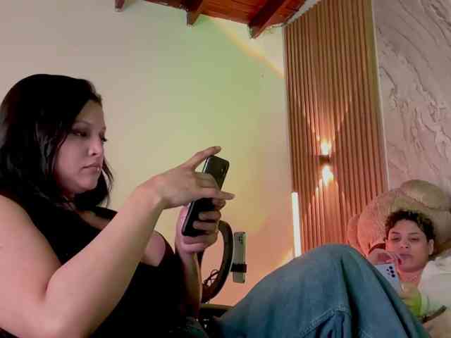 marce_and_lau webcam