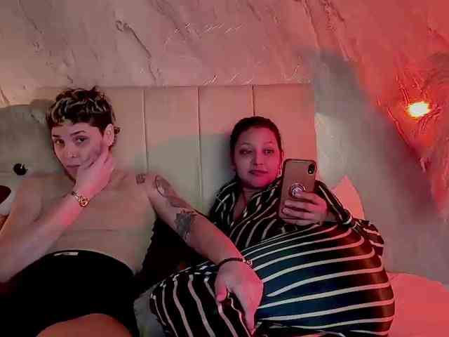 marce_and_lau webcam