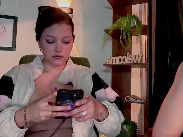 MarcellaGriffin webcam
