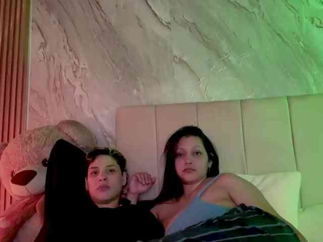 marce_and_lau webcam