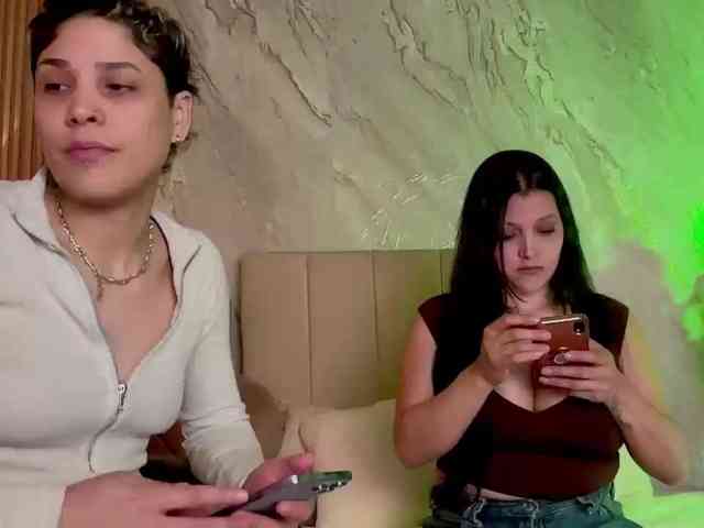 marce_and_lau webcam
